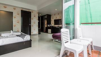 Executive Double Room, 1 King Bed with Sofa bed | In-room safe, desk, free WiFi, bed sheets