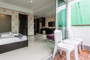 Executive Double Room, 1 King Bed with Sofa bed | In-room safe, desk, free WiFi, bed sheets