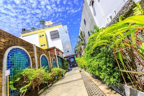 Vista frontal de la propiedad