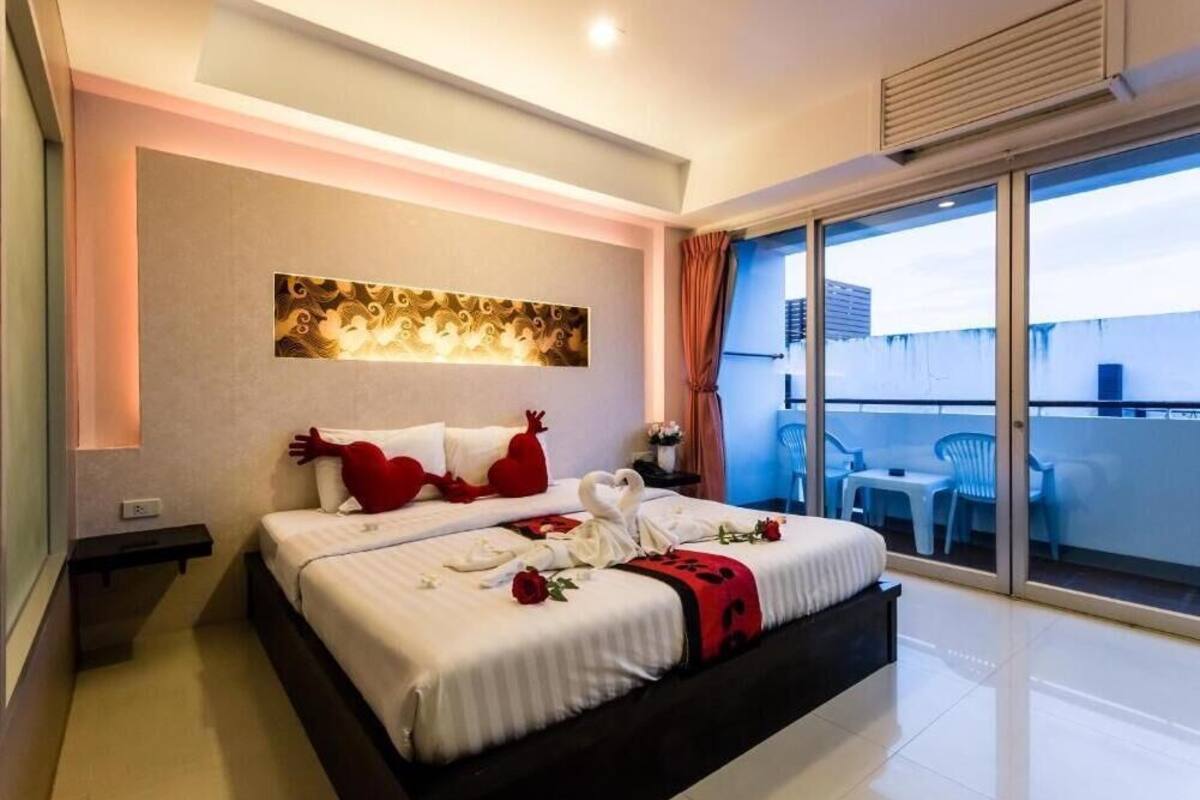 In-room safe, desk, free WiFi, bed sheets