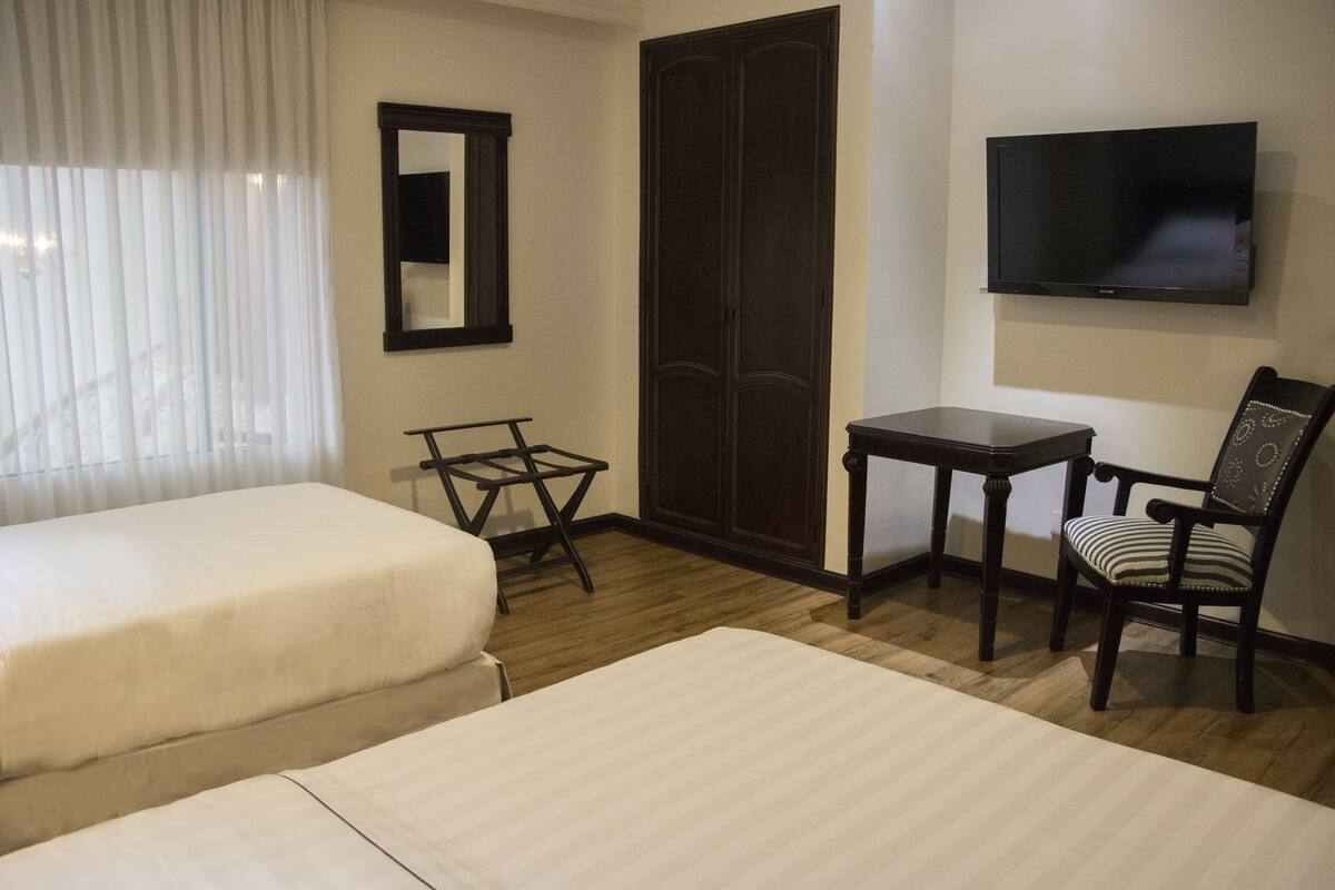 1 bedroom, premium bedding, pillow-top beds, minibar