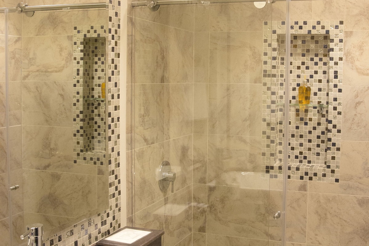 shower, rainfall showerhead, free toiletries, hair dryer