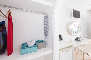 Habitación doble superior | Área de sala de estar | Smart TV y Netflix