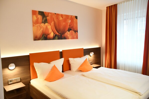 Edredón, escritorio, tabla de planchar con plancha y wifi gratis 