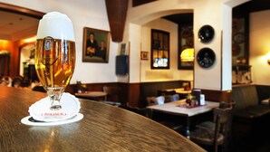 A glass of beer on a coaster with the name "ROLINCK" in a restaurant setting. - Hotel Schmidt am Markt (Meppen)