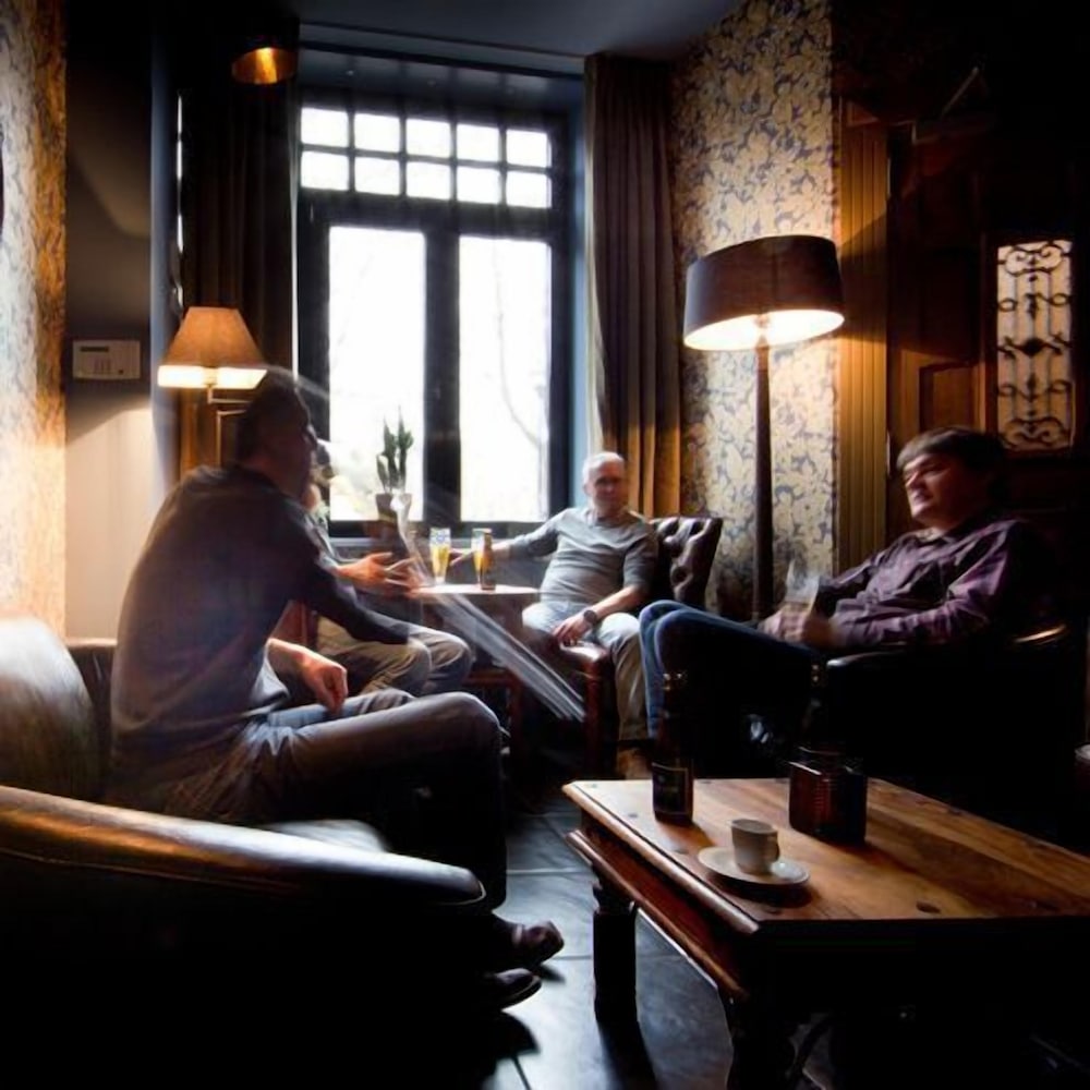 Main Street Hotel by null