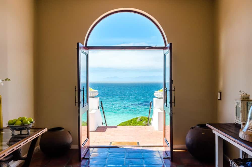 Whale View Manor Guesthouse
