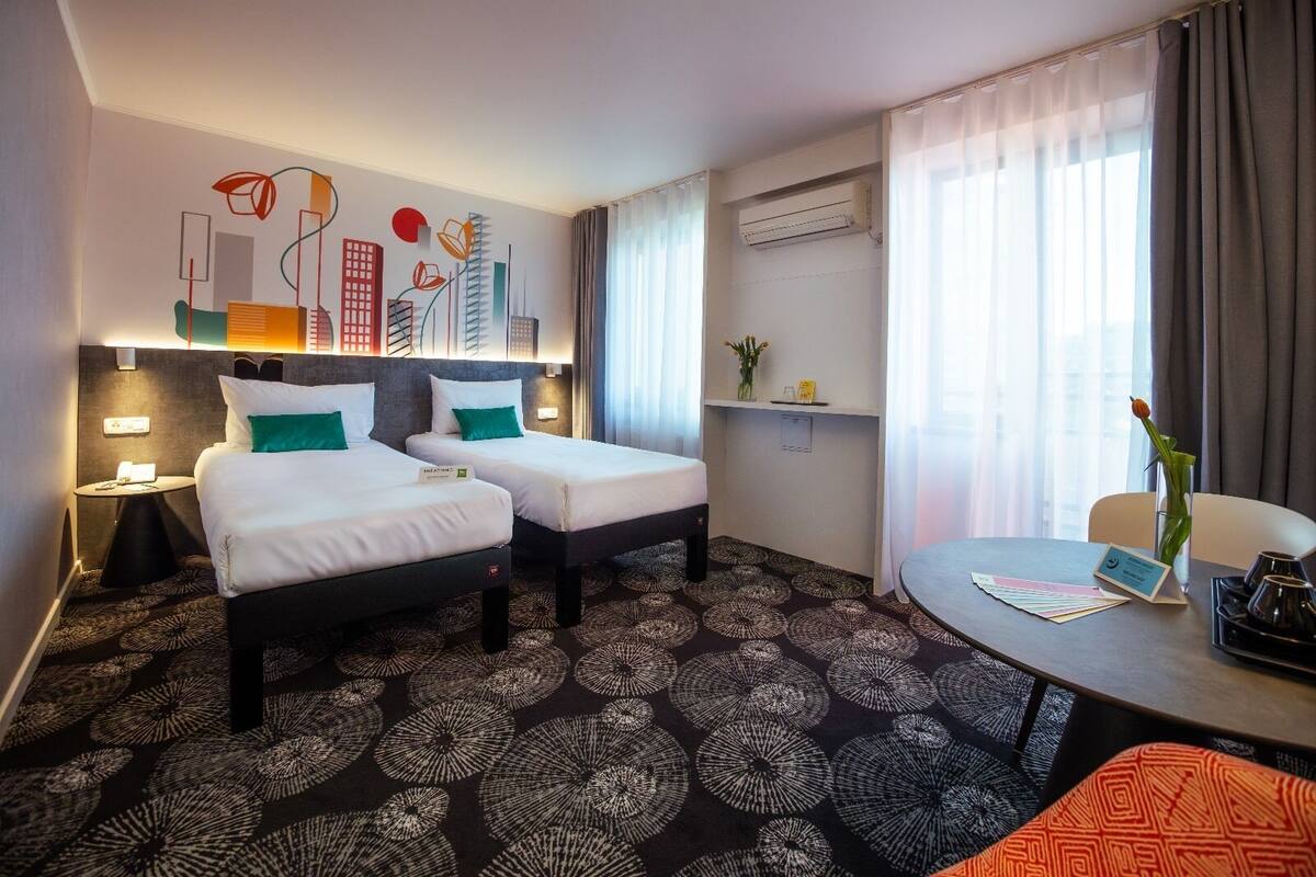 Standaard kamer, 2 eenpersoonsbedden, balkon | Luxe beddengoed, bedden met traagschuimmatrassen, een minibar