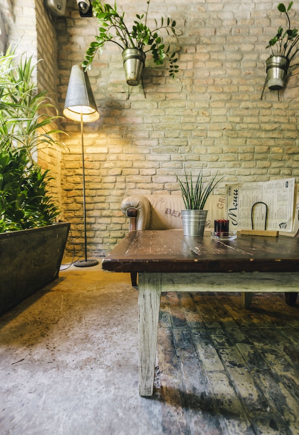 Bar (on property) - CitiHotel Veliki (Novi Sad)