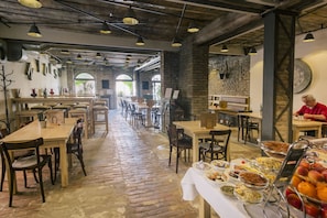 Breakfast, lunch and dinner served - CitiHotel Veliki (Novi Sad)