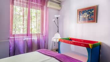 Appartamento una camera da letto per 5 persone | 1 camera, materassi in memory foam, una scrivania, postazione laptop