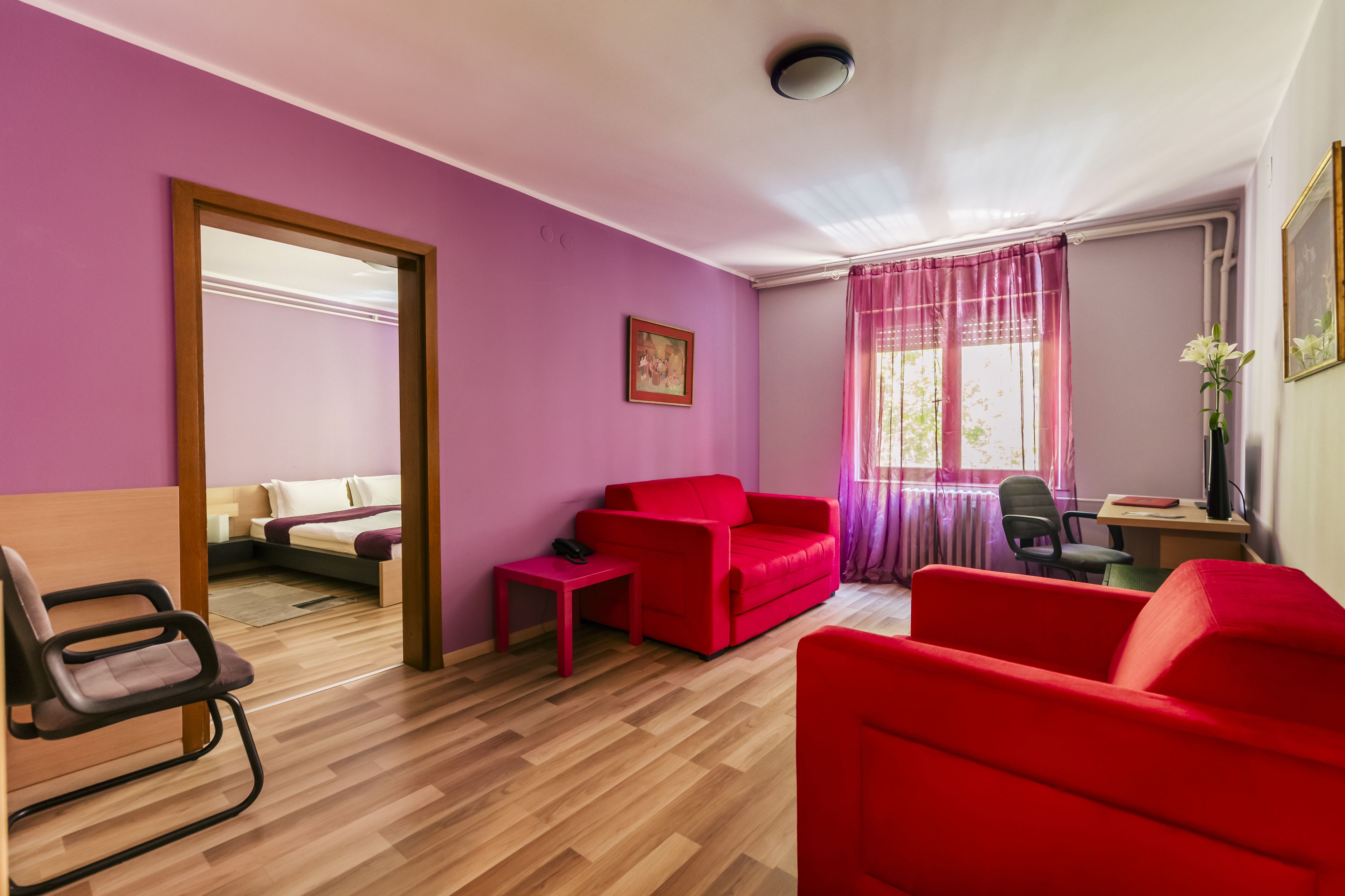 1 bedroom, memory-foam beds, desk, laptop workspace