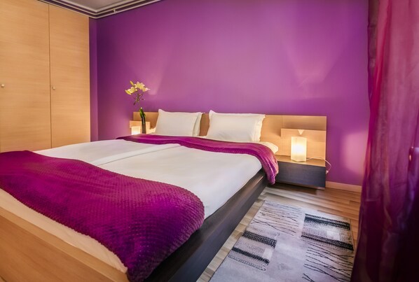 One Bedroom Apartment for 3 people | Memory foam beds, desk, laptop workspace, iron/ironing board - CitiHotel Veliki (Novi Sad)