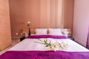 Comfort Single Room | Memory-foam beds, desk, laptop workspace, iron/ironing board - CitiHotel Veliki (Novi Sad)