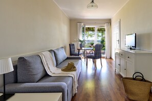 Leilighet, elveutsikt | Skrivebord, wi-fi (inkludert) og sengetøy