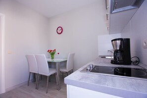 Departamento exclusivo, 2 habitaciones, balcón | Servicio a la habitación