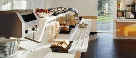 Tägliches Frühstücksbuffet gegen Gebühr