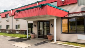 Exterior - Red Carpet Inn Austin MN (Austin)