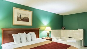 Desk, WiFi (free), alarm clocks - Red Carpet Inn Austin MN (Austin)