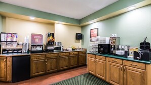 Dining - Red Carpet Inn Austin MN (Austin)