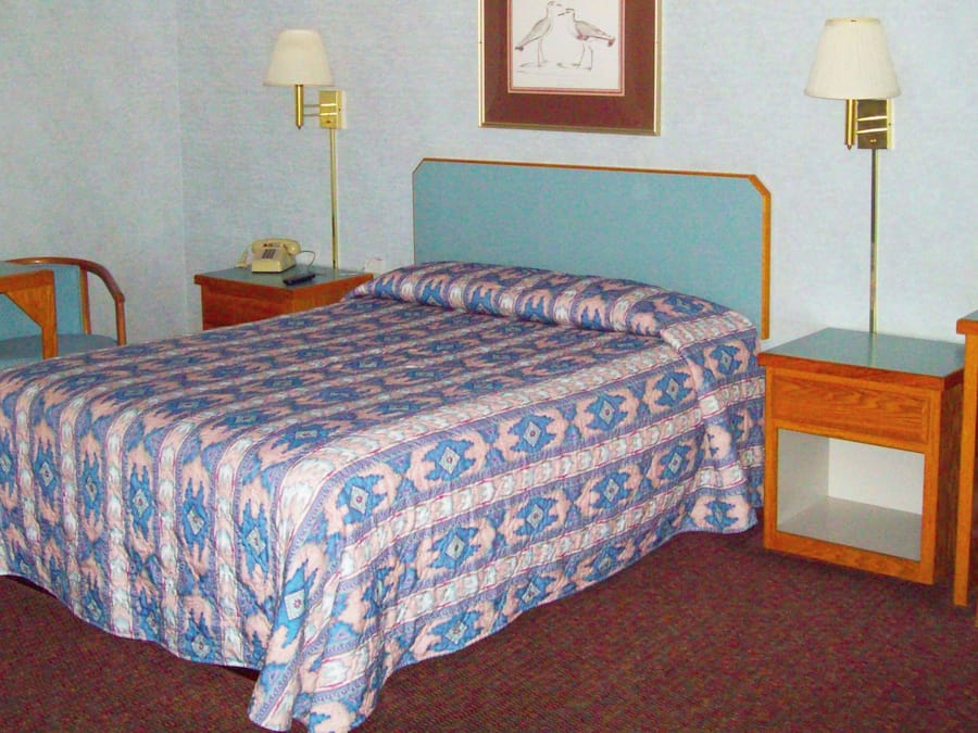 Room, 1 Queen Bed, Non Smoking, Kitchenette | Desk, iron/ironing board, free WiFi, bed sheets