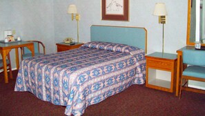 One queen bed non smoking | Desk, iron/ironing board, free WiFi, bed sheets - Blue Mist Motel Florence (Florence)