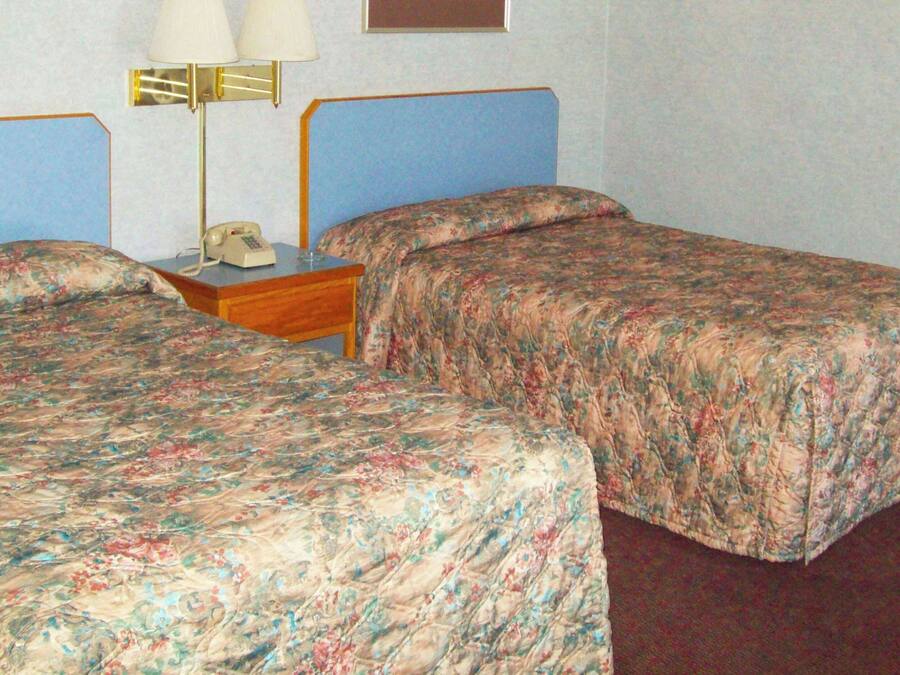 2 camas de matrimonio Queen, no fumadores | Escritorio, tabla de planchar con plancha, wifi gratis y ropa de cama