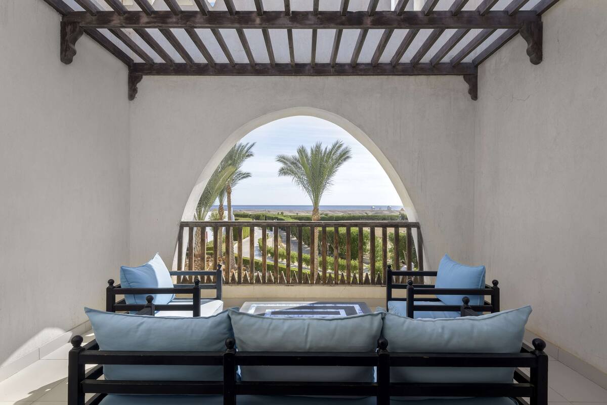 Deluxe Room, 1 King Bed, Sea View | Pemandangan dari kamar