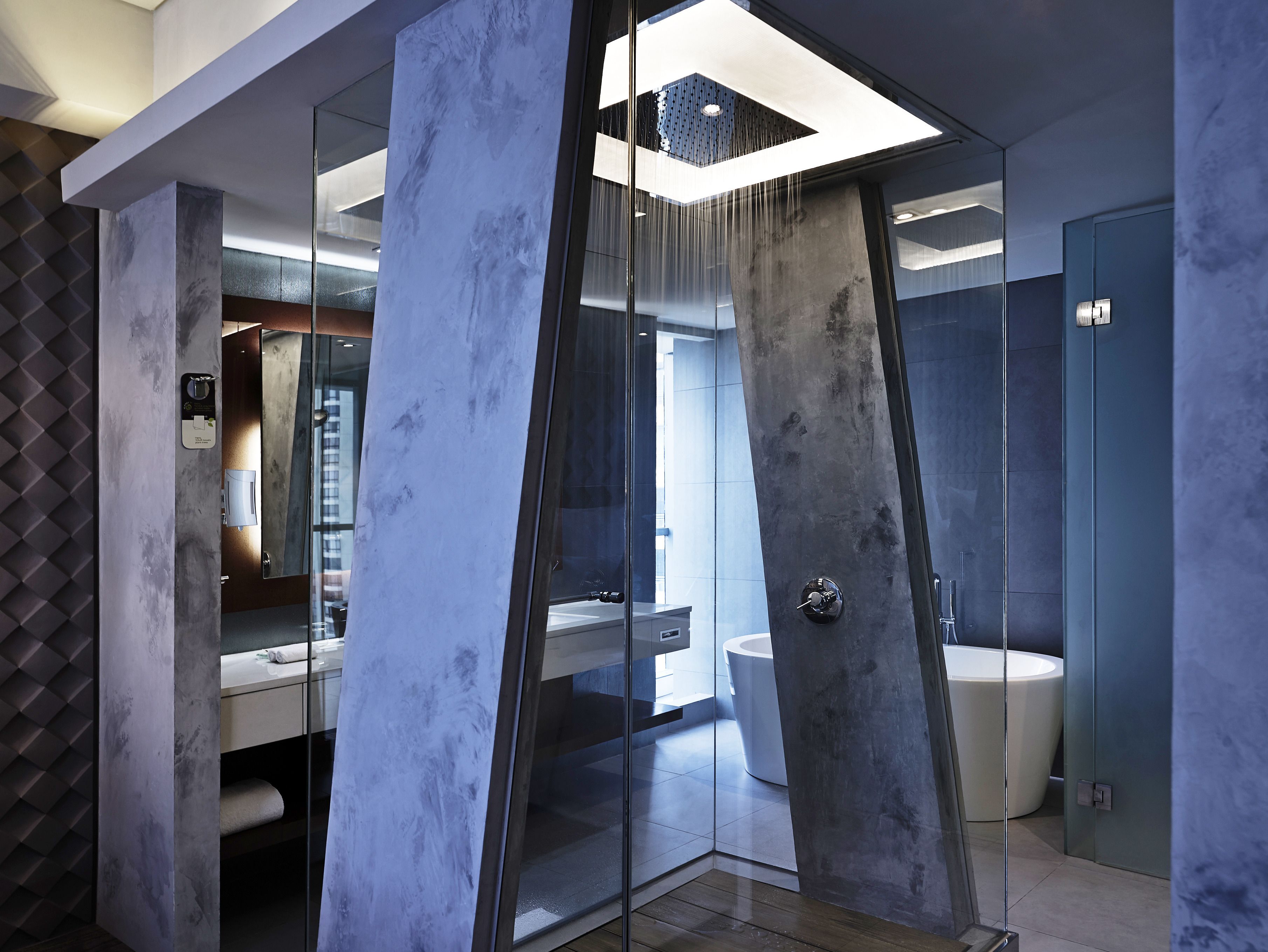 executive suite, lounge access,  1 king size bed, park view | bathroom | eco-friendly toiletries, hair dryer, bathrobes, slippers