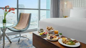 Deluxe-rum - 1 kingsize-säng | Minibar med vissa gratis produkter och värdeförvaringsskåp på rummet