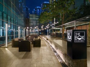 Serves breakfast and lunch - Pullman Jakarta Central Park (Jakarta)