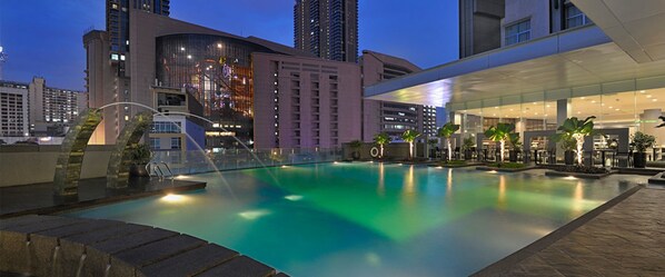 Outdoor pool - Furama Bukit Bintang (Kuala Lumpur)