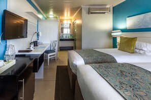 Caja de seguridad en la habitación, escritorio y despertador 