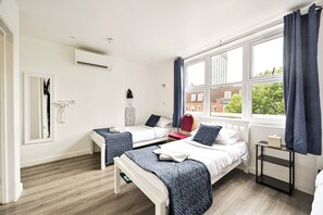 Standard Triple Room, 3 Twin Beds | Pillowtop beds, in-room safe, iron/ironing board, free WiFi - City London Hotel (London)