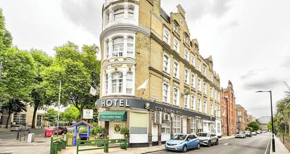 City London Hotel