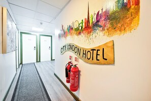Hallway - City London Hotel (London)