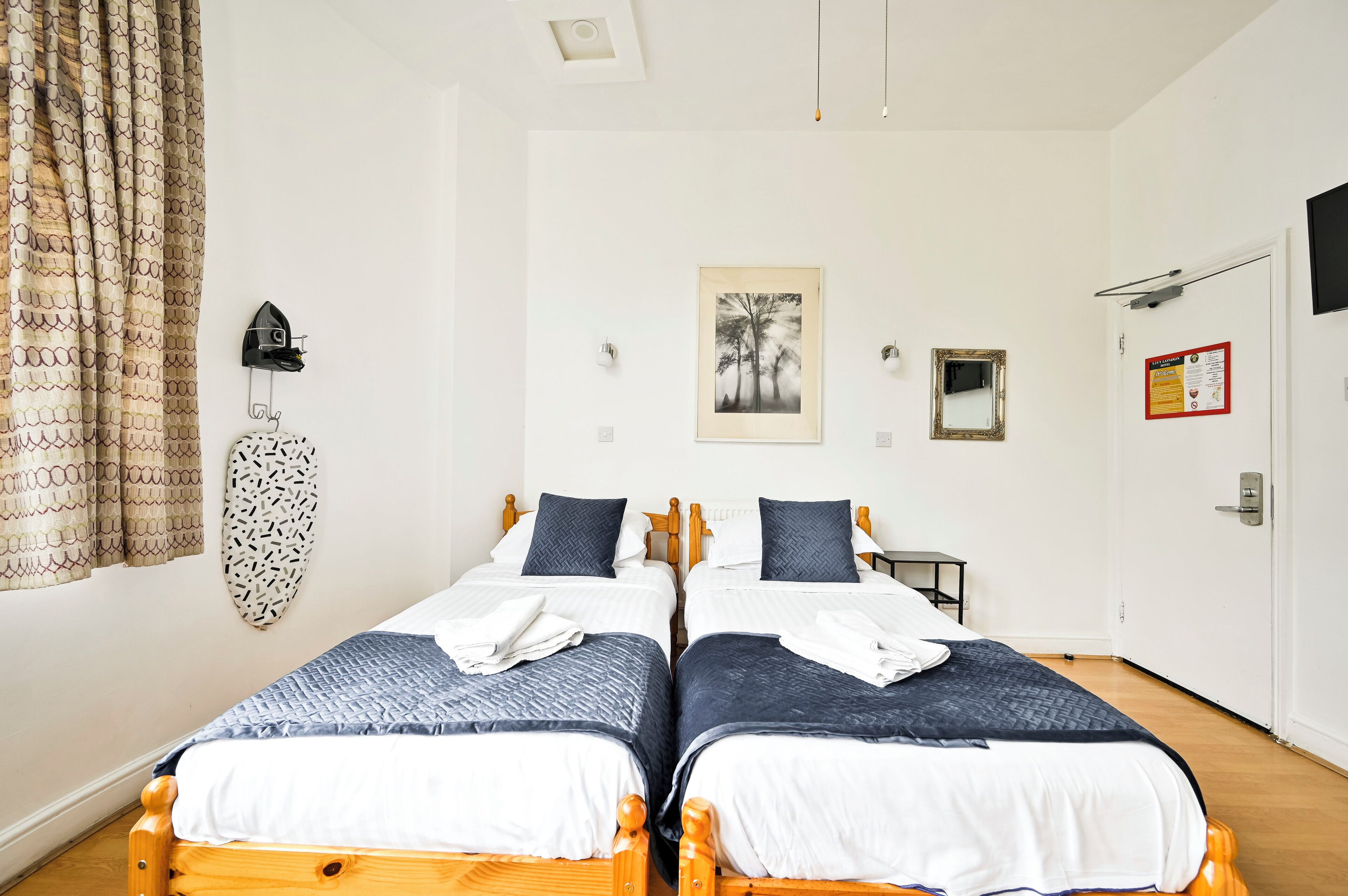 Quarto duplo, suíte | Camas com colchões pillow-top, cofres nos quartos