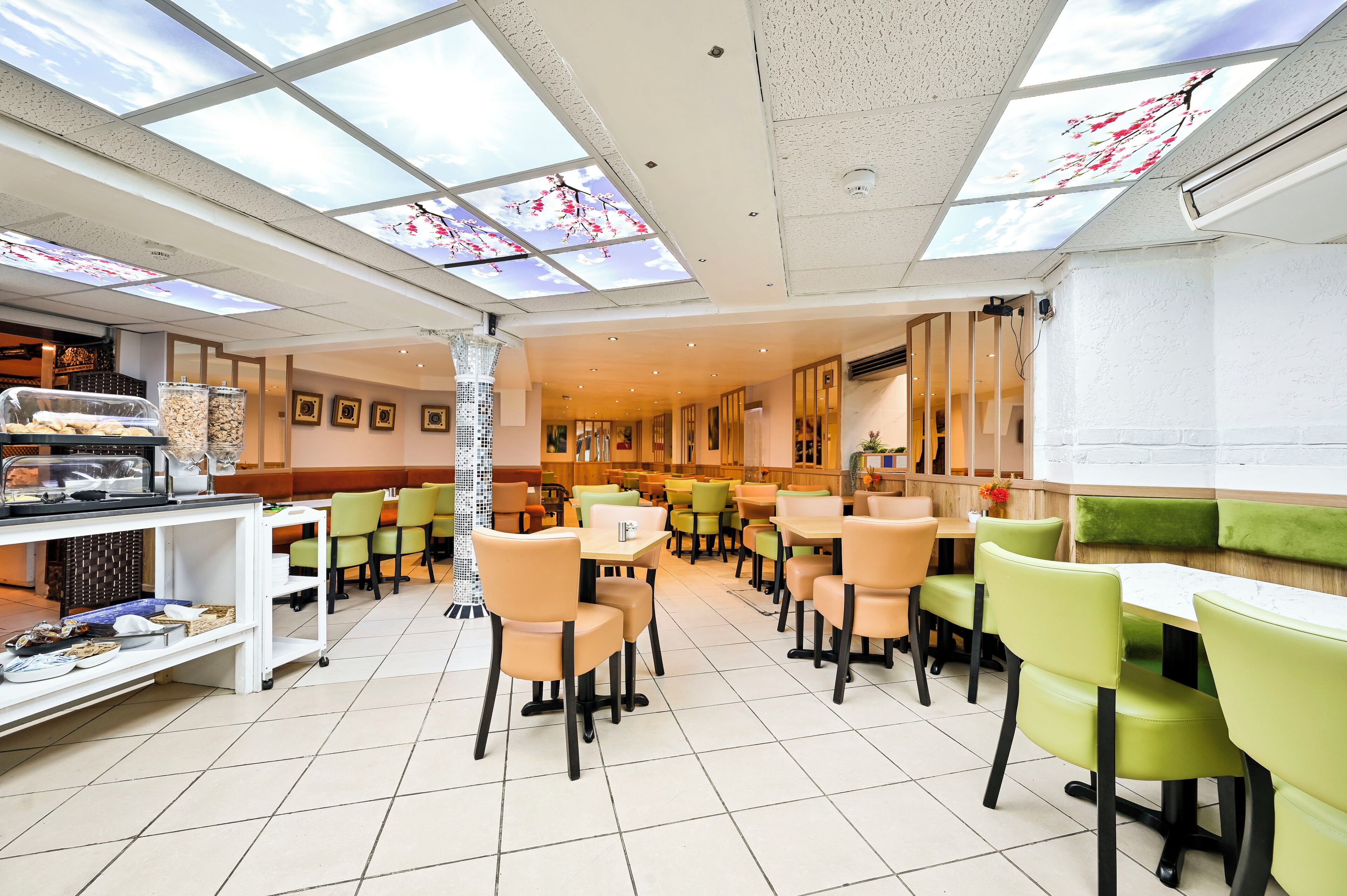 Café da manhã inglês todos os dias (GBP 8.00 por pessoa) 