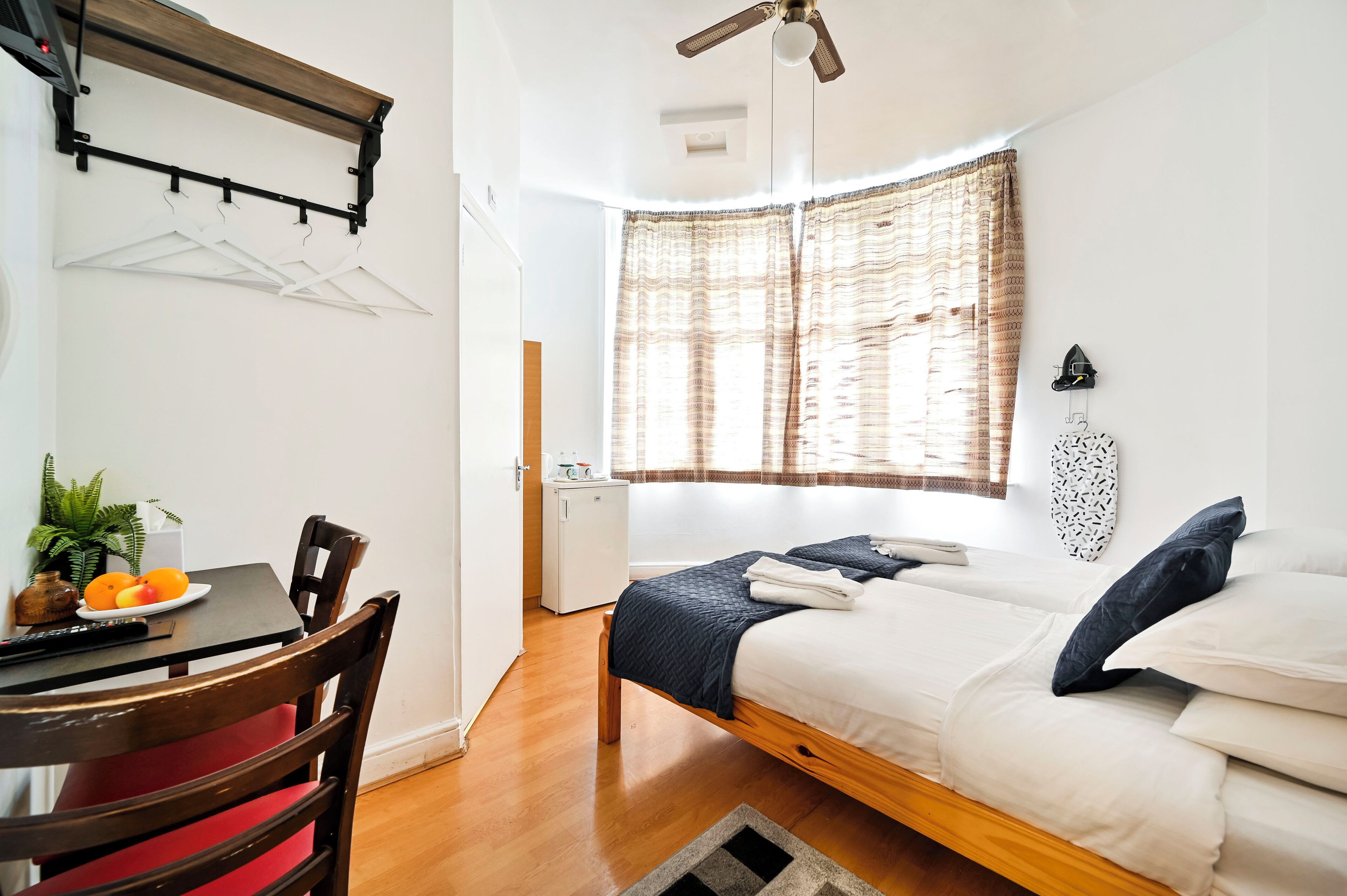 双床房, 独立浴室 | 加厚床垫、客房内保险箱、熨斗/熨衣板、免费 WiFi