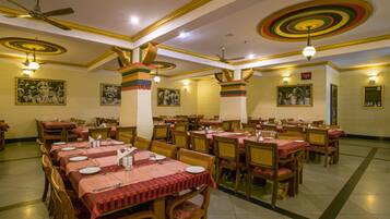 Breakfast, lunch and dinner served