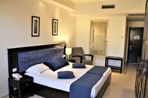 客房内保险箱、办公桌、免费婴儿床、免费 WiFi