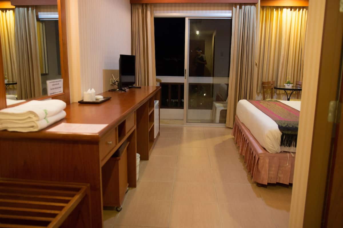 Deluxe Room | Minibar, in-room safe, WiFi (free)