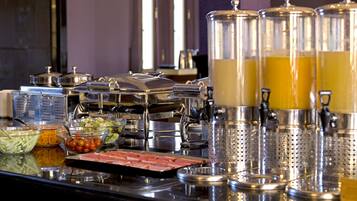 Café da manhã com buffet todos os dias (MAD 150 por pessoa)