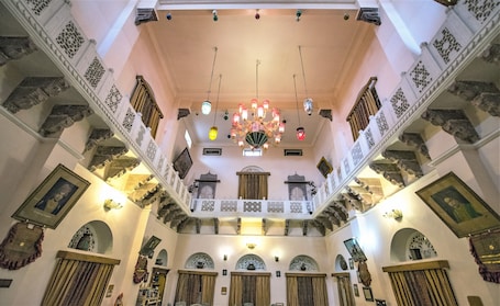 3 restaurantes, é servido café da manhã