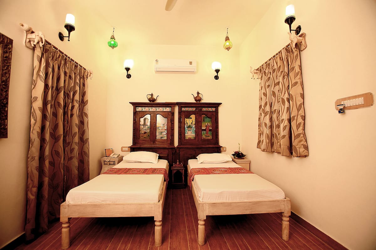 Premium bedding, in-room safe, individually decorated