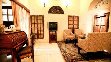 Superior tweepersoonskamer | Luxe beddengoed, een kluis op de kamer, individueel gedecoreerd