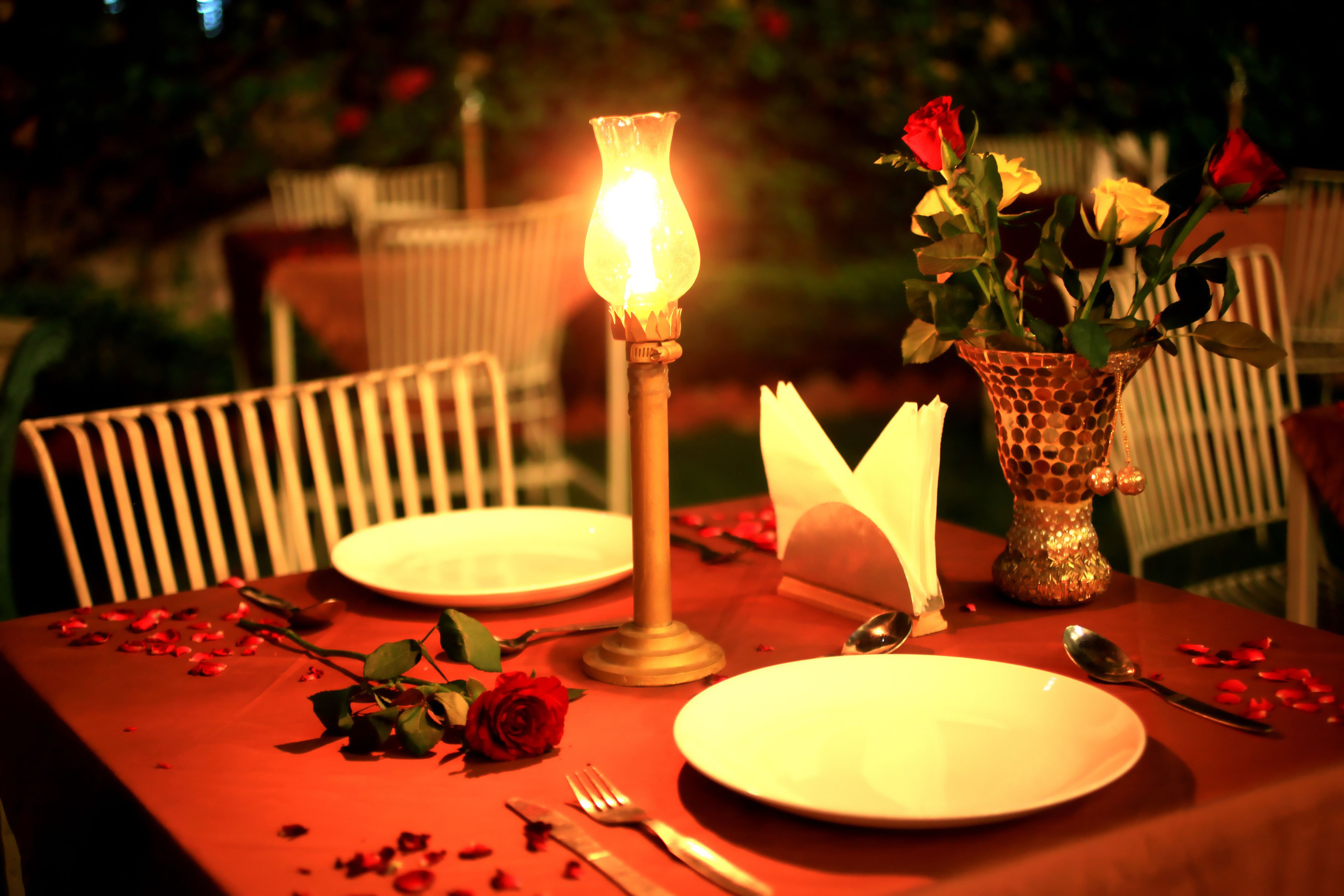 3 restaurants, serveren ontbijt