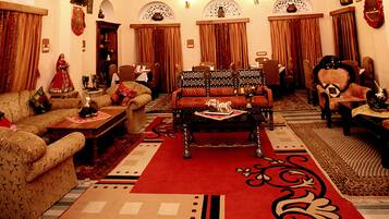 Lobby lounge