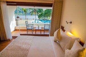 家庭双人房 | 埃及棉床单、迷你吧、客房内保险箱、办公桌