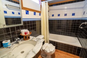 Deluxe Double Room | Bathroom - Sea Garden Resort - Haad Rin (Ko Pha-ngan)